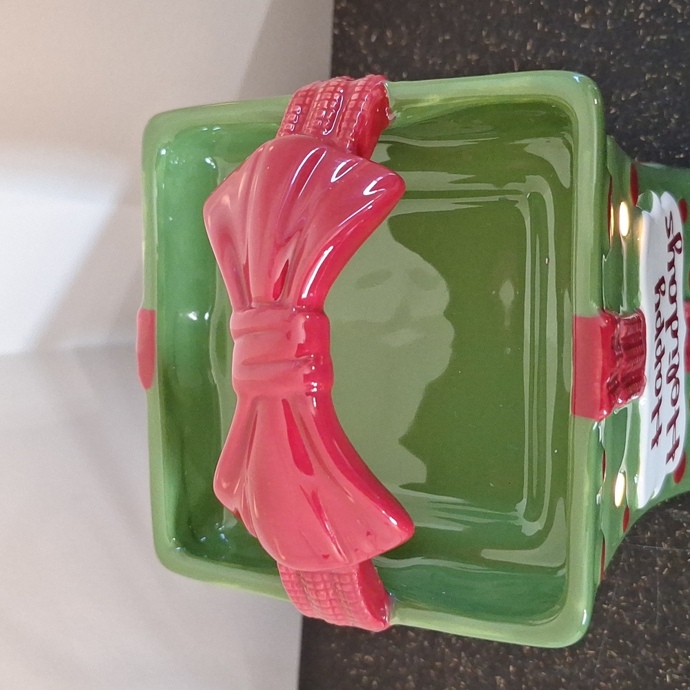#AAB Scentsy warmer Model DSW-ALLW Happy Holidays  retired. All wrapped up - Picture 2 of 9